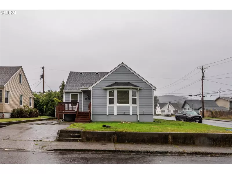 1992 HAWTHORNE AVE, Reedsport, OR 97467