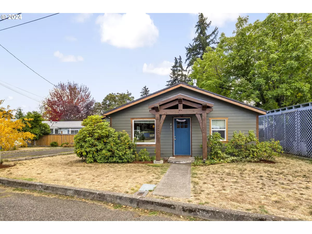 White Salmon, WA 98672,621 NE CENTER ST