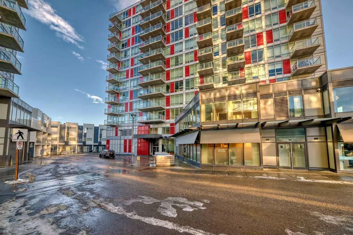 Calgary, AB T2L 2L6,10 Brentwood Common Northwest #306