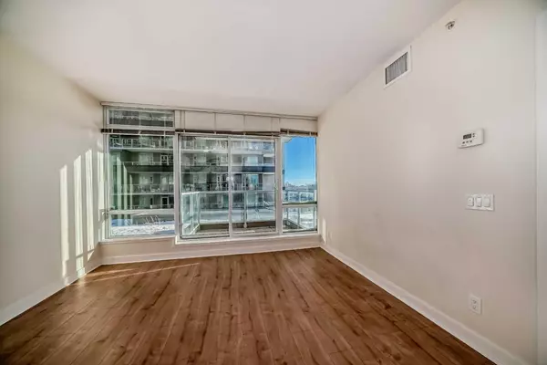 Calgary, AB T2L 2L6,10 Brentwood Common Northwest #306