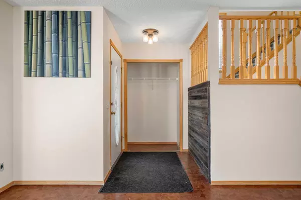 Calgary, AB T3A 5P6,110 Hidden Ranch CIR NW