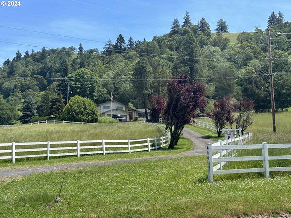 1707 DEL RIO RD, Roseburg, OR 97471