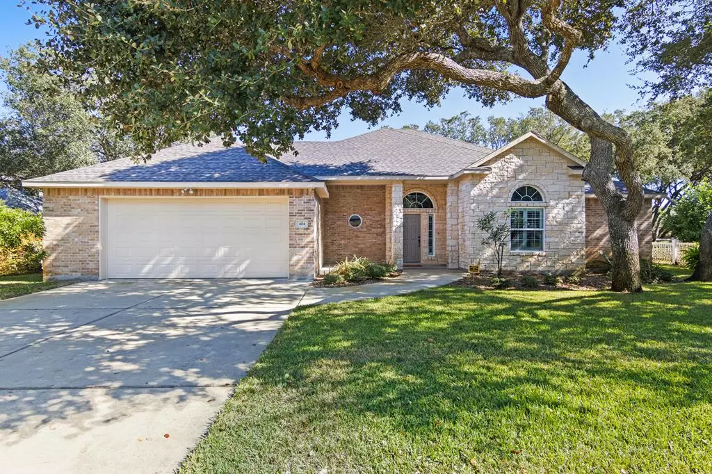 Rockport, TX 78382,404 Fairway Oaks