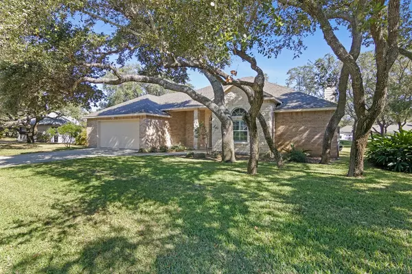 Rockport, TX 78382,404 Fairway Oaks