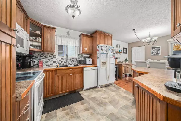 Crossfield, AB T0M 0S0,1102 Maple AVE