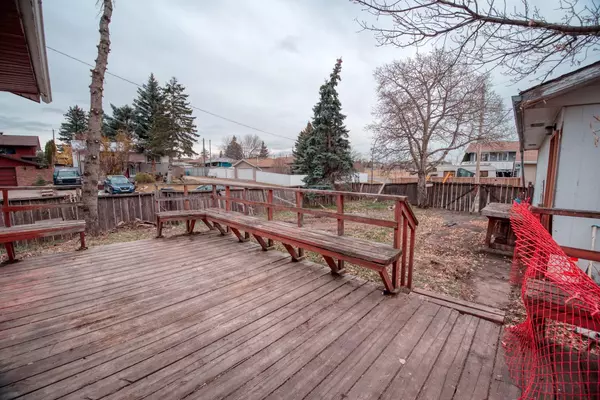 Calgary, AB T2A 2H9,1176 Penrith CRES SE