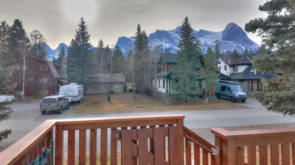 Canmore, AB T1W 1X3,914 15th ST