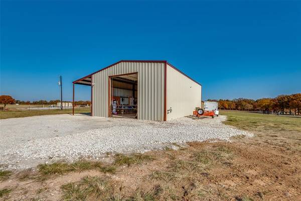 Bowie, TX 76230,483 Legacy Lane