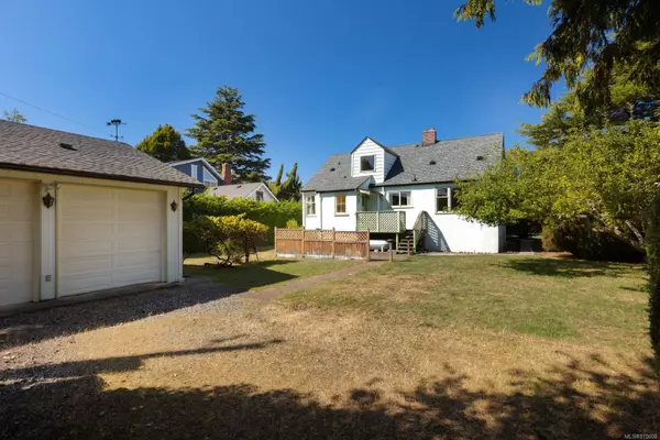 Oak Bay, BC V8R 2N1,2455 Hamiota St