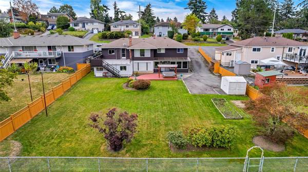 562 Baker St, Saanich, BC V8Z 2H5