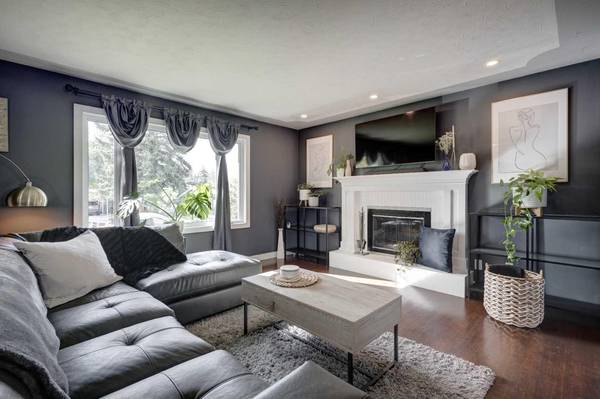 Calgary, AB T2J 0T8,9616 Alcott RD Southeast