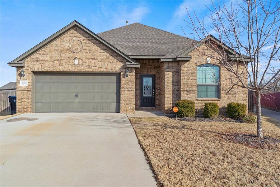 3300 Grace Lake Court, Yukon, OK 73099