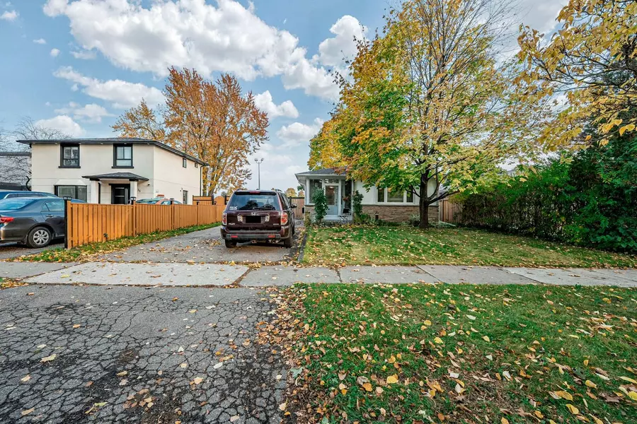 33 Herkley DR, Brampton, ON L6V 2E7