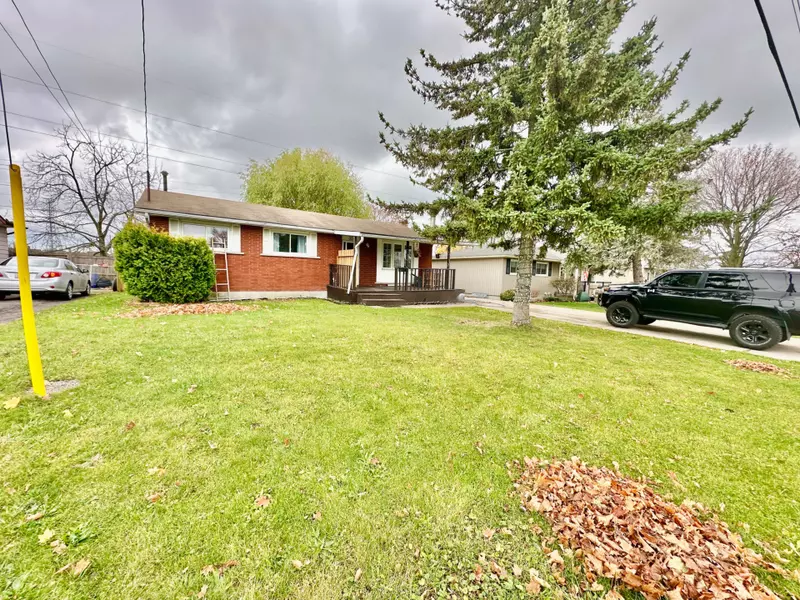 33 Deerfield Pkwy, Thorold, ON L2V 4A9