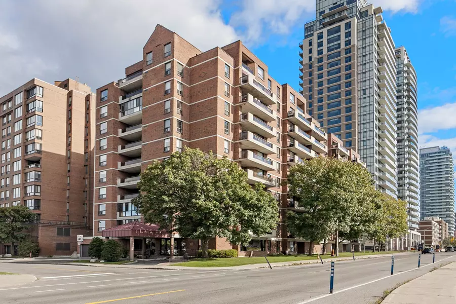 50 Emmerson AVE #606, West Centre Town, ON K1Y 4P7