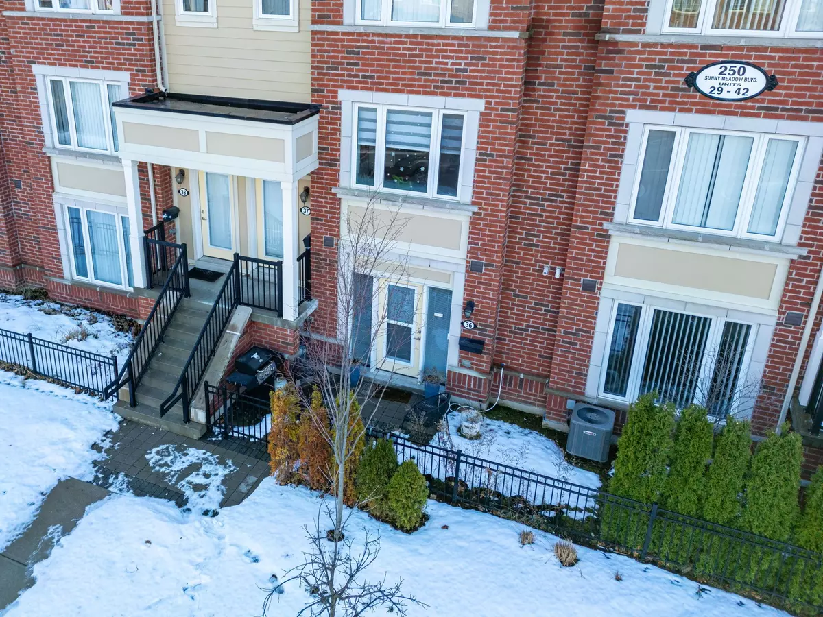 Brampton, ON L6R 3Y7,250 Sunny Meadow BLVD #36