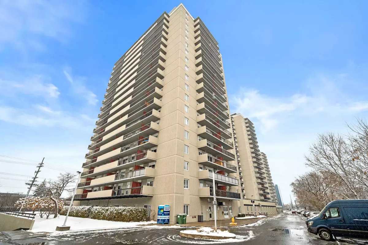 Vanier And Kingsview Park, ON K1L 8E7,158C Mcarthur AVE #304