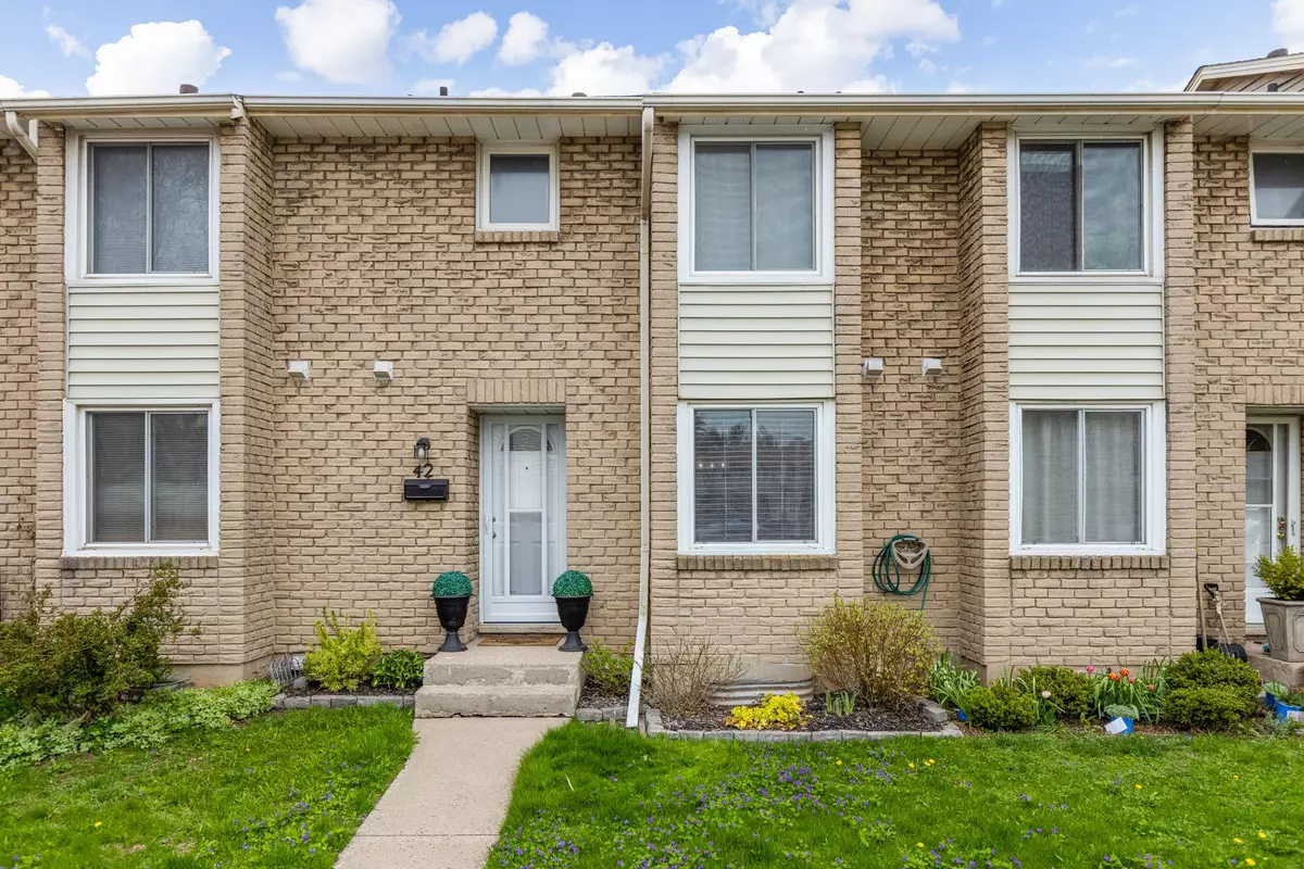 Niagara Falls, ON L2J 3W9,6767 Thorold Stone RD #42