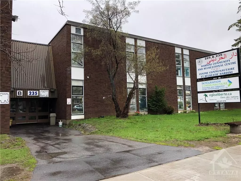 Overbook - Castleheights And Area, ON K1K 1N1,227 DONALD ST