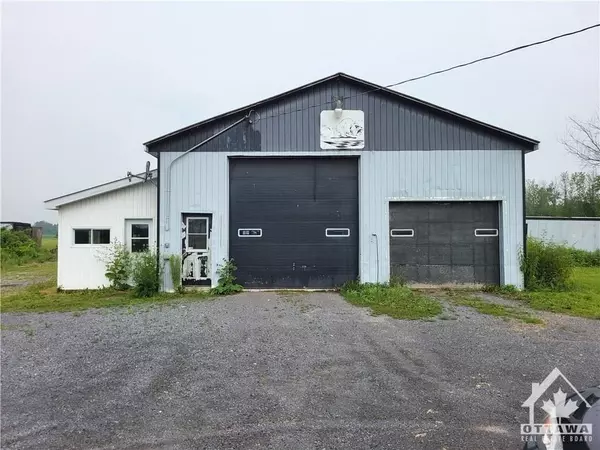 North Glengarry, ON K0C 1B0,18561 COUNTY 43 RD