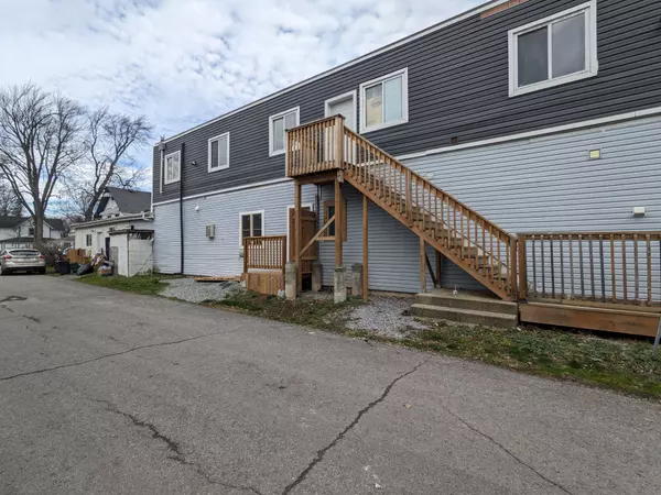 Fort Erie, ON L0S 1B0,74 Queens CIR #3