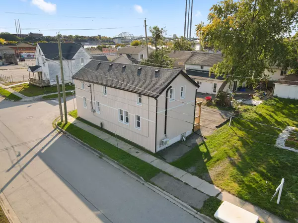 Fort Erie, ON L2A 3K2,132 Waterloo ST