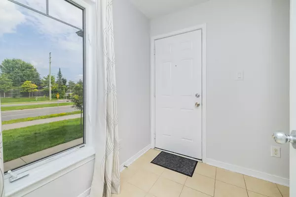 Barrhaven, ON K2J 2L7,2557 LONGFIELDS DR