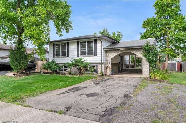 19 COLONIAL ST, Welland, ON L3C 5W6