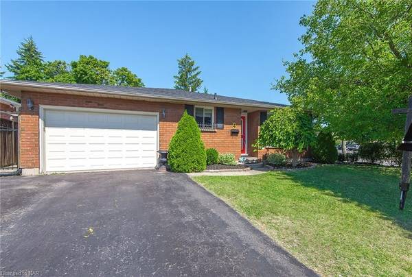 4 COLLEGE PARK DR, Welland, ON L3C 6Z6