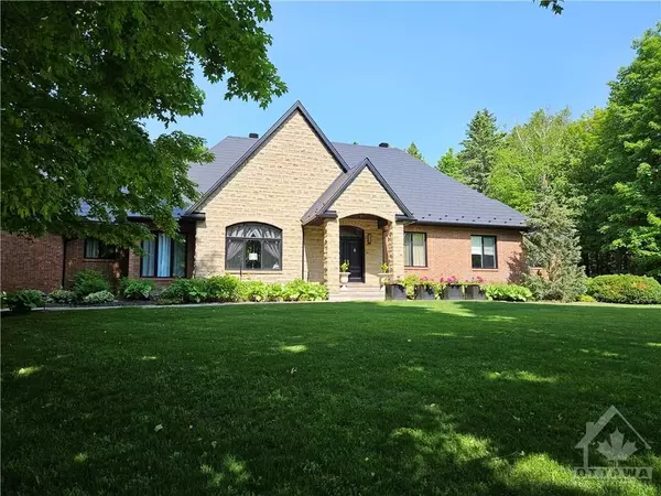 Manotick - Kars - Rideau Twp And Area, ON K4M 1K3,5849 QUEENSCOURT CRES