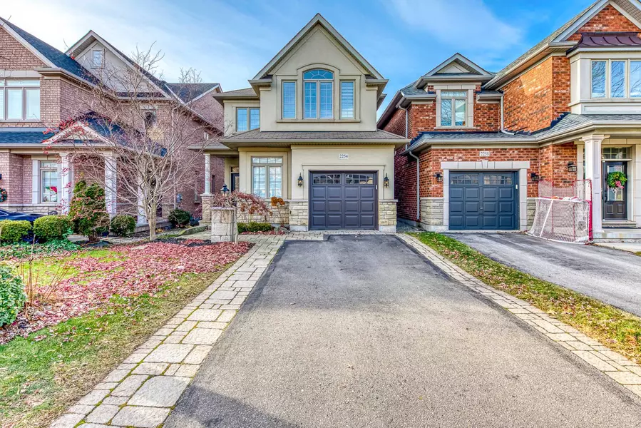 2254 Kwinter RD, Oakville, ON L6M 0H2