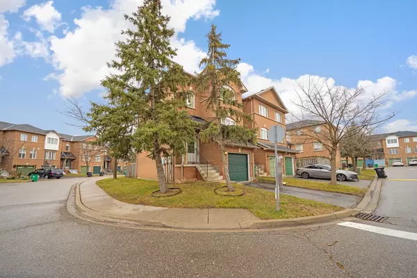 Brampton, ON L6V 4M2,65 Brickyard WAY #64