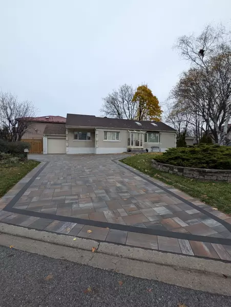 15 Canham CRES #2, Toronto E07, ON M1S 2H7