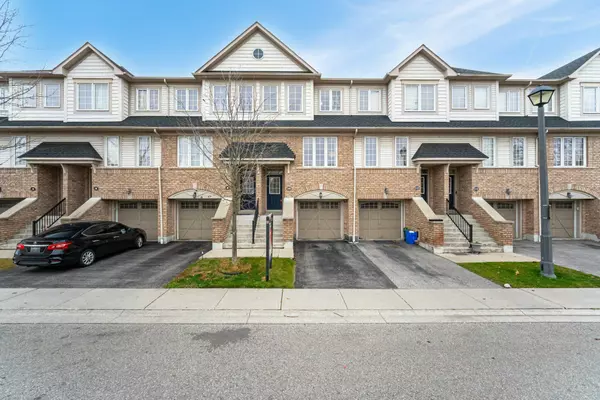 10 Oakins LN, Ajax, ON L1T 0H2