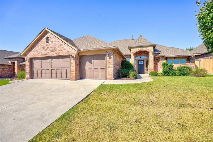 1013 Dayton Lane, Moore, OK 73160