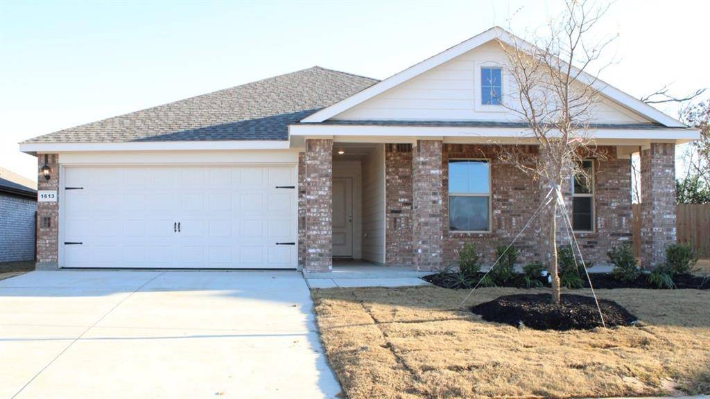 1613 WILDROSE Circle, Cleburne, TX 76033