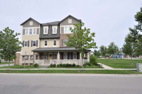 265 Ellen Davidson DR #5, Oakville, ON L6M 0V4