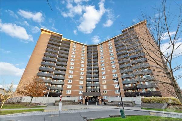 2000 JASMINE CRES #718, Beacon Hill North - South And Area, ON K1J 8K4