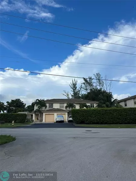 4460 Crystal Lake Dr, Deerfield Beach, FL 33064