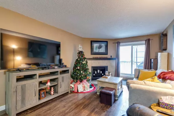 Calgary, AB T2W 5H1,13045 6 ST SW #4116