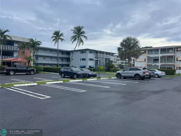 Hollywood, FL 33021,981 Hillcrest Ct  #212