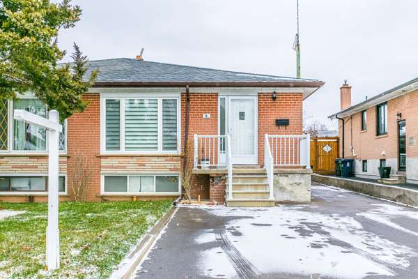 8 Giltspur DR, Toronto W05, ON M3L 1M5