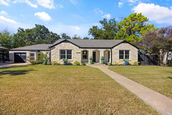 Granbury, TX 76048,612 W Bluff Street