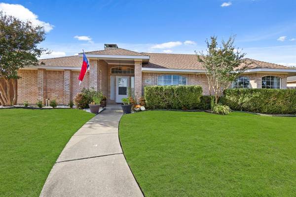 817 Wood Glen, Desoto, TX 75115