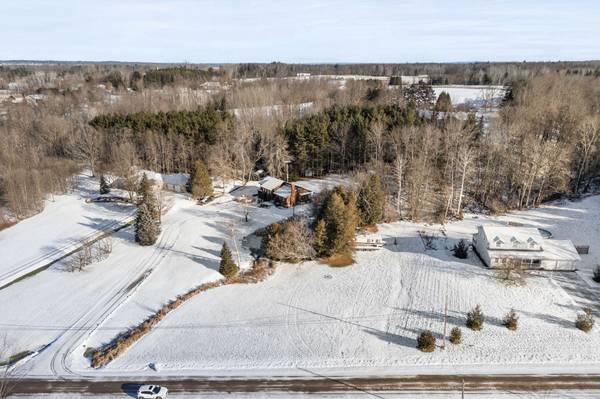 Renfrew, ON K0J 1K0,48 Summerfield DR