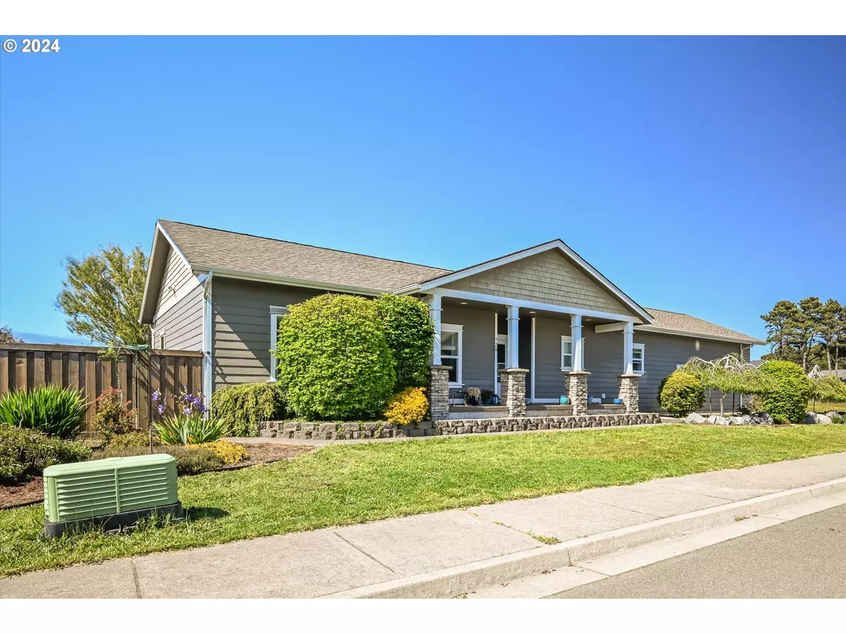 Bandon, OR 97411,728 ROGERS PL