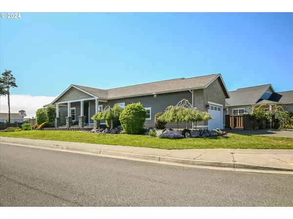 Bandon, OR 97411,728 ROGERS PL