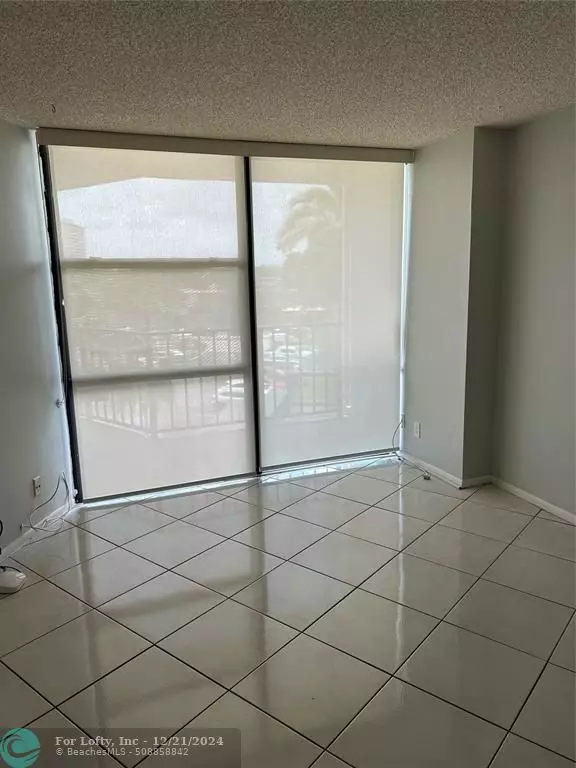 Hallandale Beach, FL 33009,800 Parkview Dr  #411