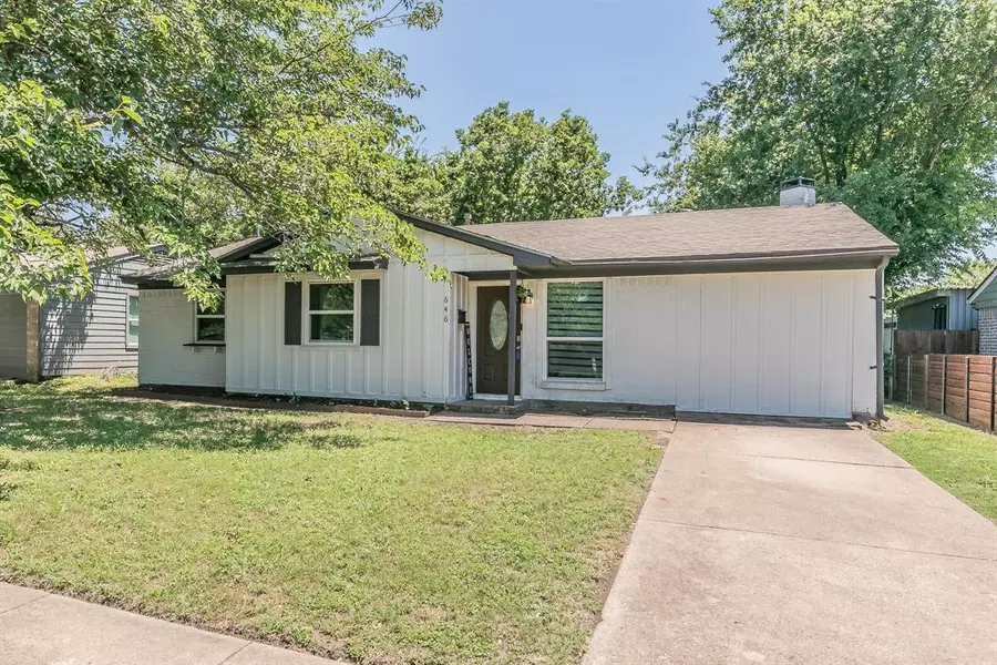 646 E FAIRMEADOWS Drive, Duncanville, TX 75116