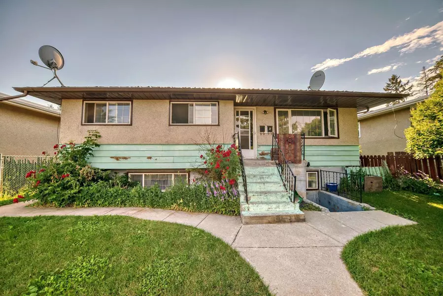 915 39 ST Southeast, Calgary, AB T2A1H3